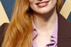Jessica Chastain – Long Curled Hairstyle (2023) – Showtime’s “George & Tammy” Emmy FYC Event
