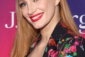 Jessica Chastain – Long Straight Hairstyle (2023) – 89th Annual Drama League Awards