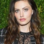Phoebe Tonkin - Long 90s-Vibe Textured Hairstyle (2023) - [Hairstylist: Ben Skervin] - 20230612
