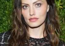 Phoebe Tonkin – Long 90s-Vibe Textured Hairstyle (2023) – CHANEL Tribeca Festival Women’s Lunch