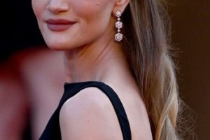 Rosie Huntington-Whiteley – Half Up Half Down Hairstyle (2023) – 76th Annual Cannes Film Festival