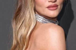 Rosie Huntington-Whiteley – Long Slightly Waved Hairstyle (2023) – 76th Annual Cannes Film Festival
