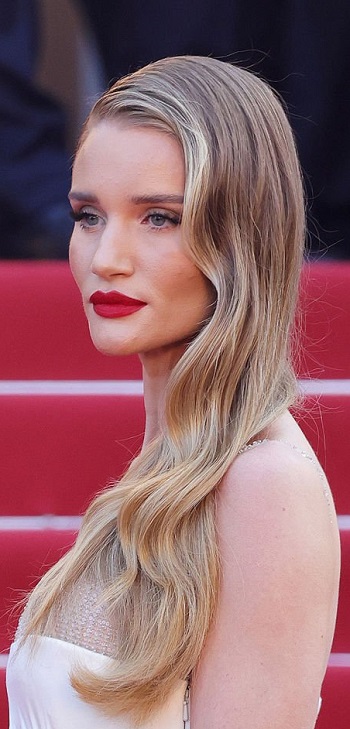 Rosie Huntington-Whiteley - Long Side Sweeping Hairstyle (2023) - [Hairstylist: Christian Wood] - 20230523