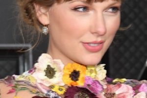 Taylor Swift – Braided Updo/Bangs – 63rd Annual GRAMMY Awards