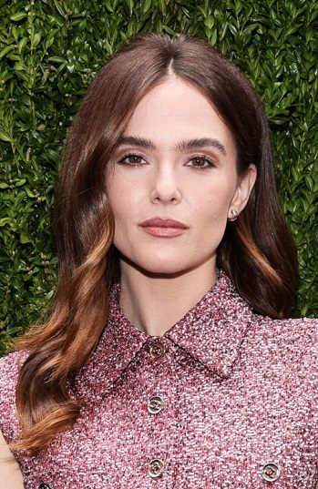Zoey Deutch - Long Curled Hairstyle (2023) - [Hairstylist: Renato Campora] - 20230609