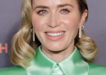 Emily Blunt – Deep Side Part Curled Hairstyle (2023) – “Oppenheimer” Premiere