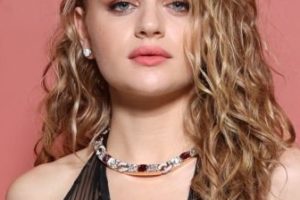 Joey King – Fabulous Long Curly Hairstyle (2023) – Pomellato High Jewelry Gala Event