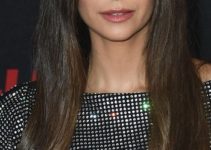 Nina Dobrev – Long Straight Hairstyle/Bangs (2023) – Netflix’s “The Out-Laws” Los Angeles Premiere