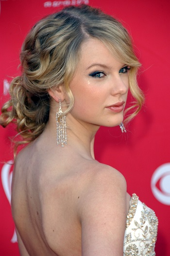 Taylor Swift - Gorgeous Loose Updo - 20080518