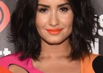 Demi Lovato – Shoulder Length Textured Waves Hairstyle – Night To Celebrate Elvis Duran