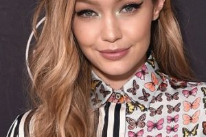 Gigi Hadid – Bouncy Long Curled Hairstyle – Lifetime’s “Making A Model With Yolanda Hadid” Premiere