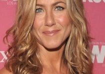 Jennifer Aniston – Bouncy Curls Hairstyle – Women In Film 2009 Crystal + Lucy Awards