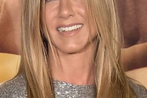 Jennifer Aniston – Sleek Straight Hairstyle – “Love Happens” Los Angeles Premiere
