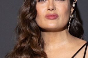 Salma Hayek – Hollywood Glam Waves Hairstyle – 74th Annual Cannes Film Festival