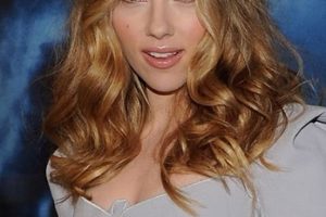 Scarlett Johansson – Boho Chic Curls – “Iron Man 2” Premiere