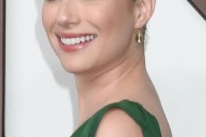 Emma Roberts – Classic Chignon Updo (2023) – Ralph Lauren Spring 2024 Ready To Wear Fashion Show