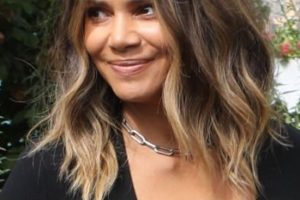 Halle Berry – Long Beach Waves Hairstyle (2023) – Michael Kors Spring/Summer 2024 Fashion Show