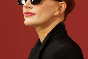 Jessica Chastain – Simple Chignon Updo (2023) – Milan Fashion Week – Gucci Ancora Show