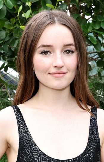 Kaitlyn Dever - Long Straight Hairstyle (2023) - [Hairstylist: DJ Quintero] - 20230911