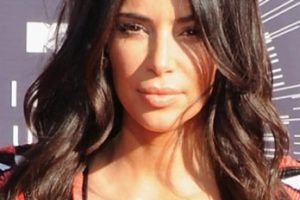 Kim Kardashian – Long Curled Hairstyle – 2014 MTV Video Music Awards