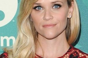 Reese Witherspoon – Long Curled Hairstyle – Variety’s 2014 Power Of Women Luncheon