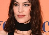 Alexa Chung – Long Curled Hairstyle (2023) – Veuve Clicquot Solaire Culture Grand Opening