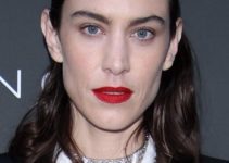 Alexa Chung – Long Slicked Back Hairstyle (2023) – Kering And Cannes Film Festival Official Dinner