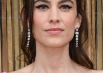 Alexa Chung – Pinned Back Curled Hairstyle (2023) – The Serpentine Gallery Summer Party 2023