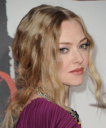 Amanda Seyfried - Low Loose Knotted Ponytail - 20110307