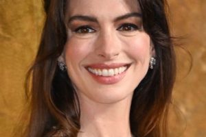 Anne Hathaway – Half Up Half Down Hairstyle (2023) – Clooney Foundation For Justice’s 2023 Albie Awards