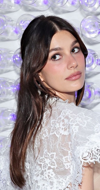 Camila Morrone - Straight Pinned Back Hairstyle (2023) - 20230501