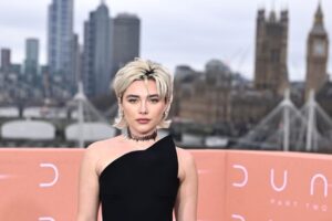 Florence Pugh Hairstyles & Haircuts – Now & Then
