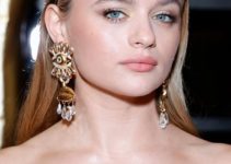 Celebrity Hairstylist Tips: Joey King – Slicked Back Gold Leaf Hairstyle (2023) – “How To”
