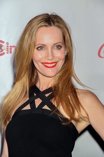 Leslie Mann - Long Layered Hairstyle - 20140327