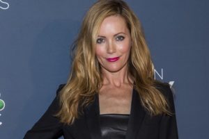 (31+) Leslie Mann Hairstyles & Haircuts – Long Hair, Ponytails, Updos & More
