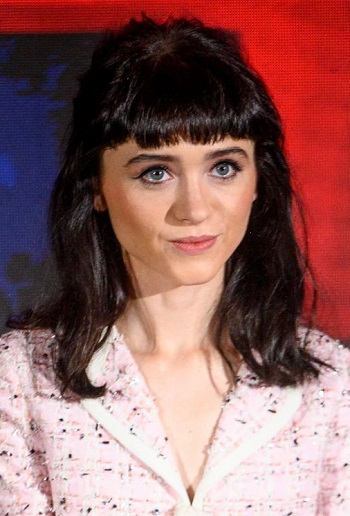 Natalia Dyer - Curled Hairstyle/Straight Across Bangs - 20220519