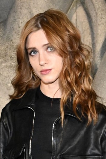 Natalia Dyer - Bouncy Curled Hairstyle (2023) - 20230518