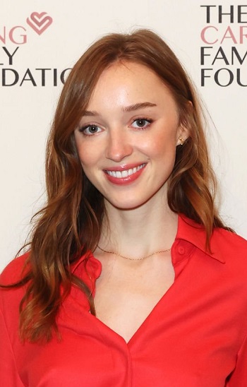 Phoebe Dynevor - Long Curled Hairstyle (2023) - [Hairstylist: Daya Ruci] - 20231009