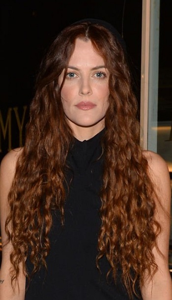 Riley Keough - Super Curly Hairstyle (2023) - [Hairstylist: Mark Townsend] - 20230328