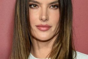 Alessandra Ambrosio – Layered Straight Hairstyle – GQ Men of the Year Party 2023