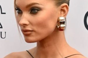 Elsa Hosk – Sleek Updo (2023) – The Daily Front Row’s 7th Annual Fashion Los Angeles Awards