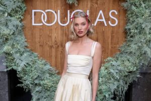 Latest Elsa Hosk Hairstyles – This Season’s Vibe – Sleek and Snatched