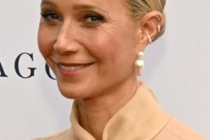 Gwyneth Paltrow – Simple Updo (2023) – The Daily Front Row’s 7th Annual Fashion Los Angeles Awards