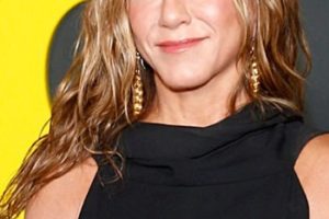 Celebrity Hairstylist Tips: How to Get Jennifer Aniston’s Natural Curl and Waves Hairstyle