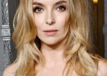 Jodie Comer – Long Curled Hairstyle – 2023 LACMA Art+Film Gala