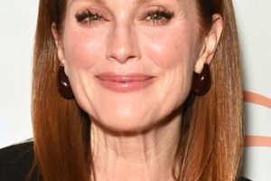 Julianne Moore – Laid-Back Straight Hairstyle – 2023 A Funny Thing Happened On The Way To Cure Parkinson’s