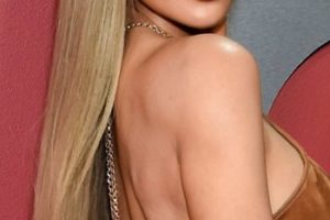 Kim Kardashian – Super Long Blonde Hairstyle – 2023 GQ Men of the Year Event