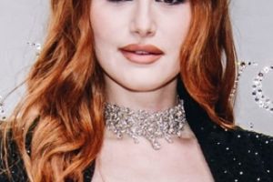 Madelaine Petsch – Sublime Curled Hairstyle (2023) – Swarovski SKIMS NYC Flagship Store Opening