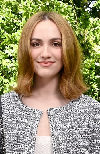 Maude Apatow - Shoulder Length Soft Wave Hairstyle (2023) - [Hairstylist: Renato Campora]