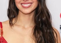 Olivia Rodrigo – Long Curly Hairstyle (2023) – iHeartRadio z100’s Jingle Ball 2023